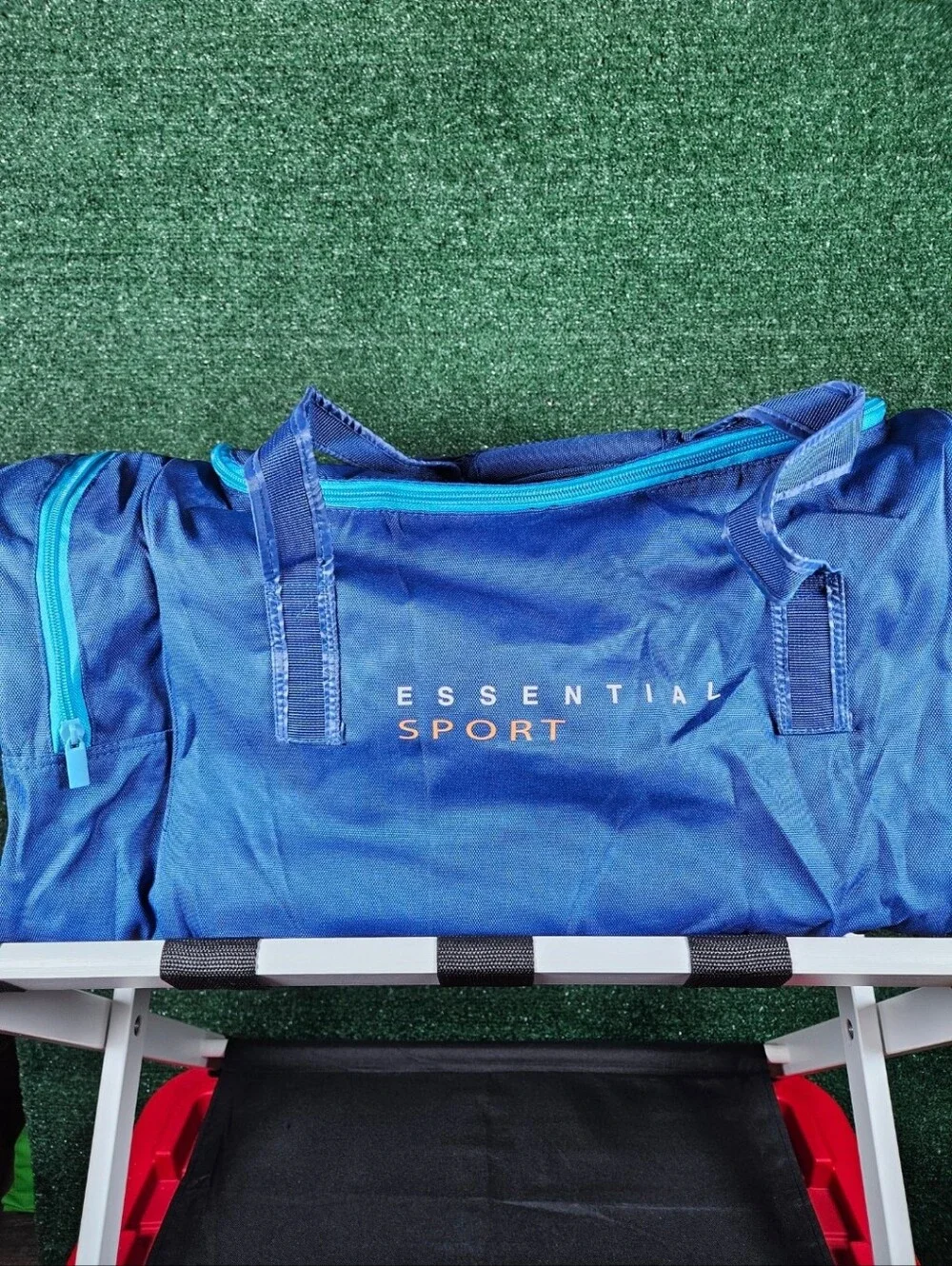NWOT Vintage Lacoste Parfums Essential Sport Duffel Bag/Gym Bag / 21